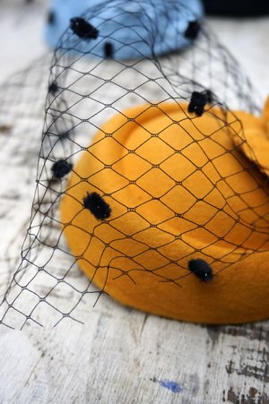 画像4: DANCING DAYS 50s MARILYN FASCINATOR （50s ビンテージタイプ ヘッドドレス/ヘッドハット・マスタードカラー）