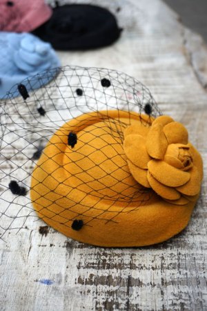 画像7: DANCING DAYS 50s MARILYN FASCINATOR （50s ビンテージタイプ ヘッドドレス/ヘッドハット・マスタードカラー）