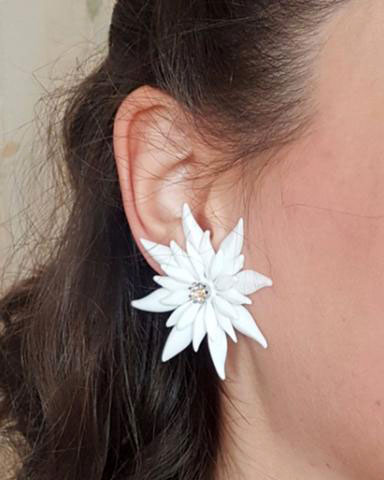 画像: Vintage White diamante flower Clip on earrings （ヴィンテージ ディアマンテフラワー イヤリング）